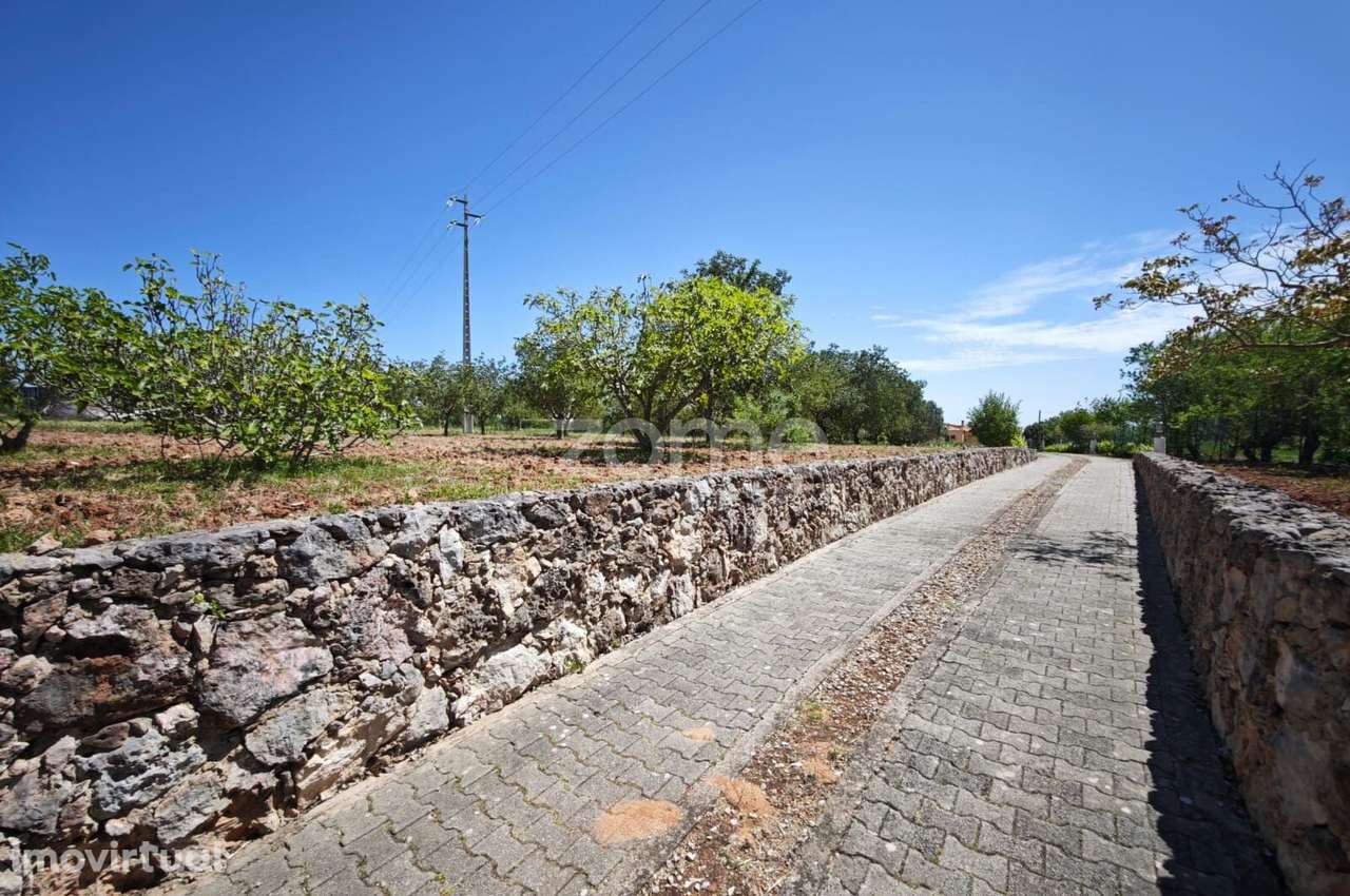 Moradia de Luxo V4 inserida em lote de 10.472m2, em Benafim - Grande imagem: 3/60