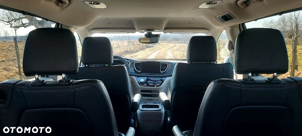 Chrysler Pacifica - 22