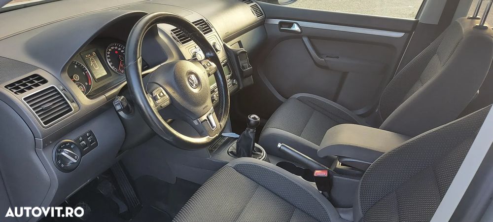 Volkswagen Touran - 12