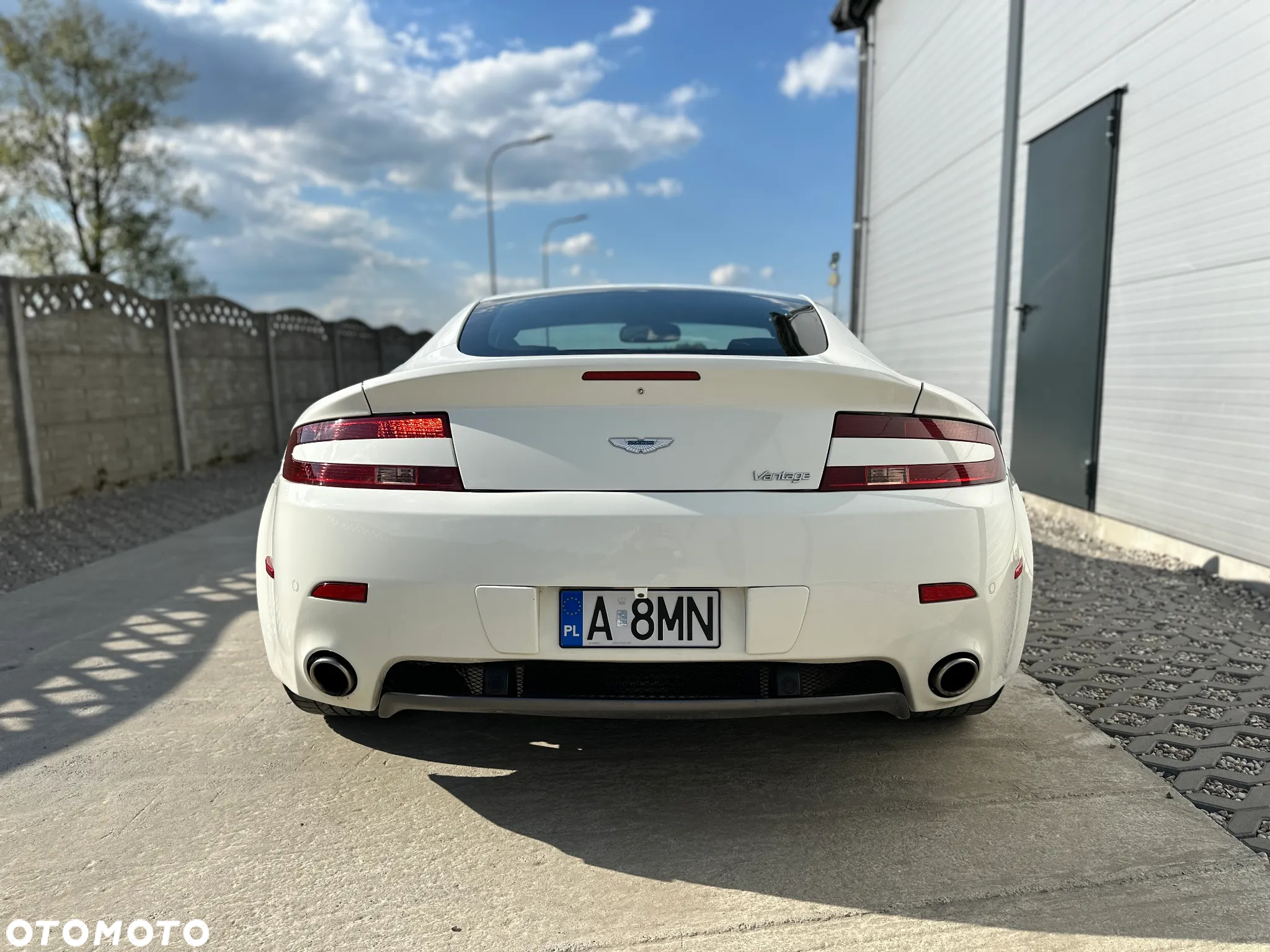 Aston Martin V8 Vantage Sportshift - 13