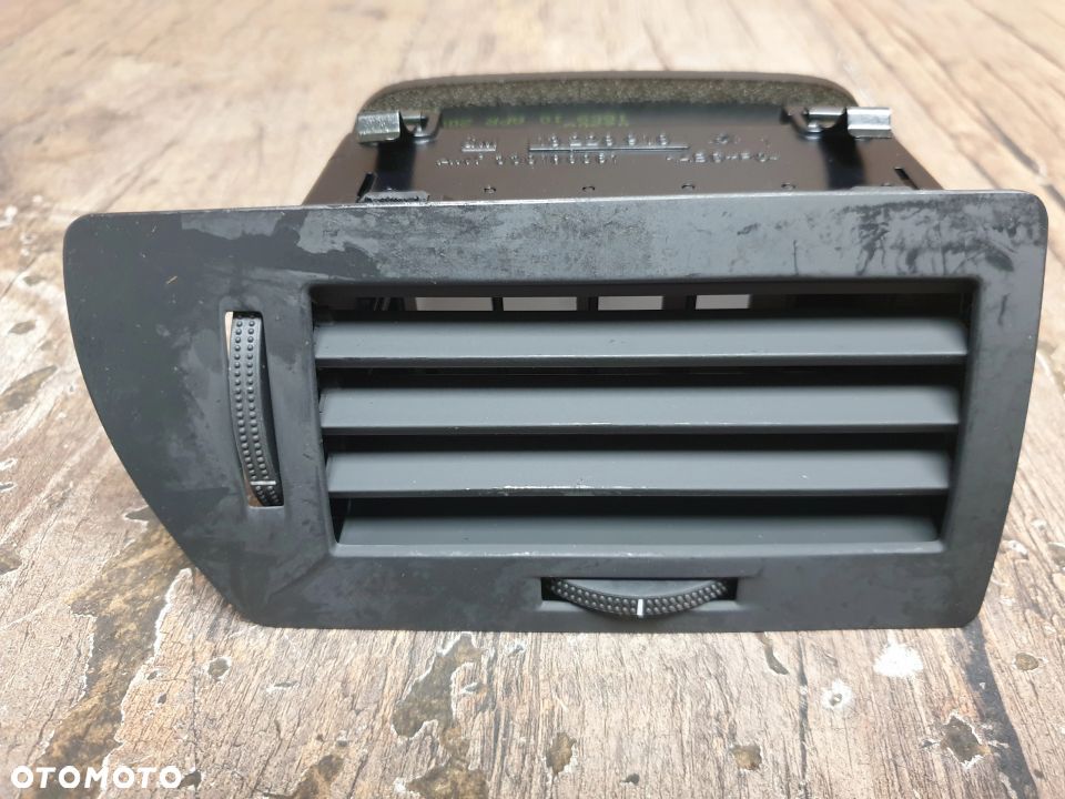 Kratka nawiewu prawa Opel Astra H 13228918 - 2