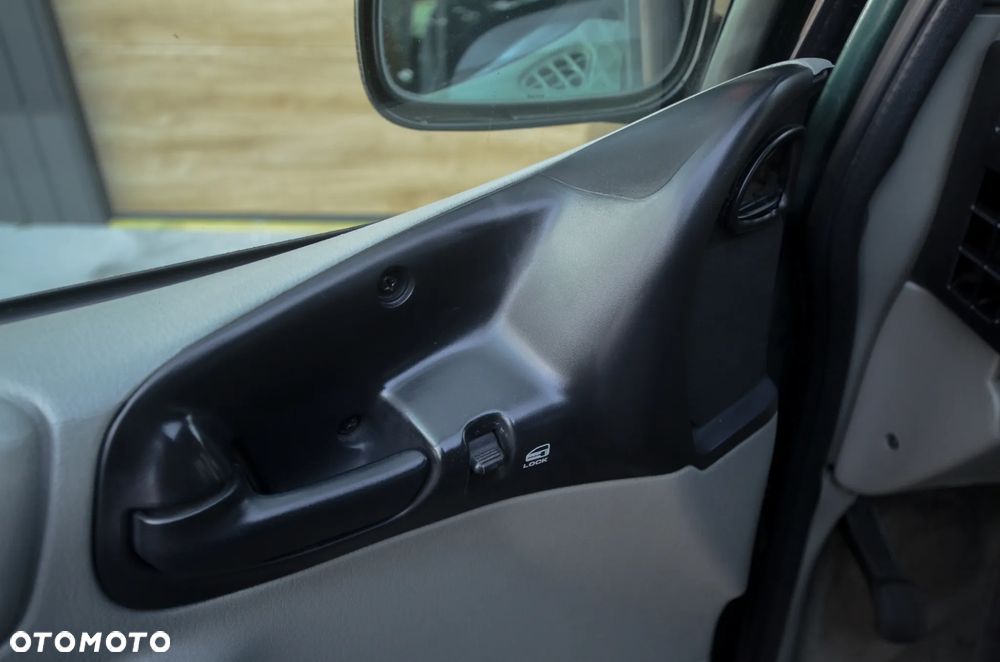 Dodge Caravan SE 3.0 - 27