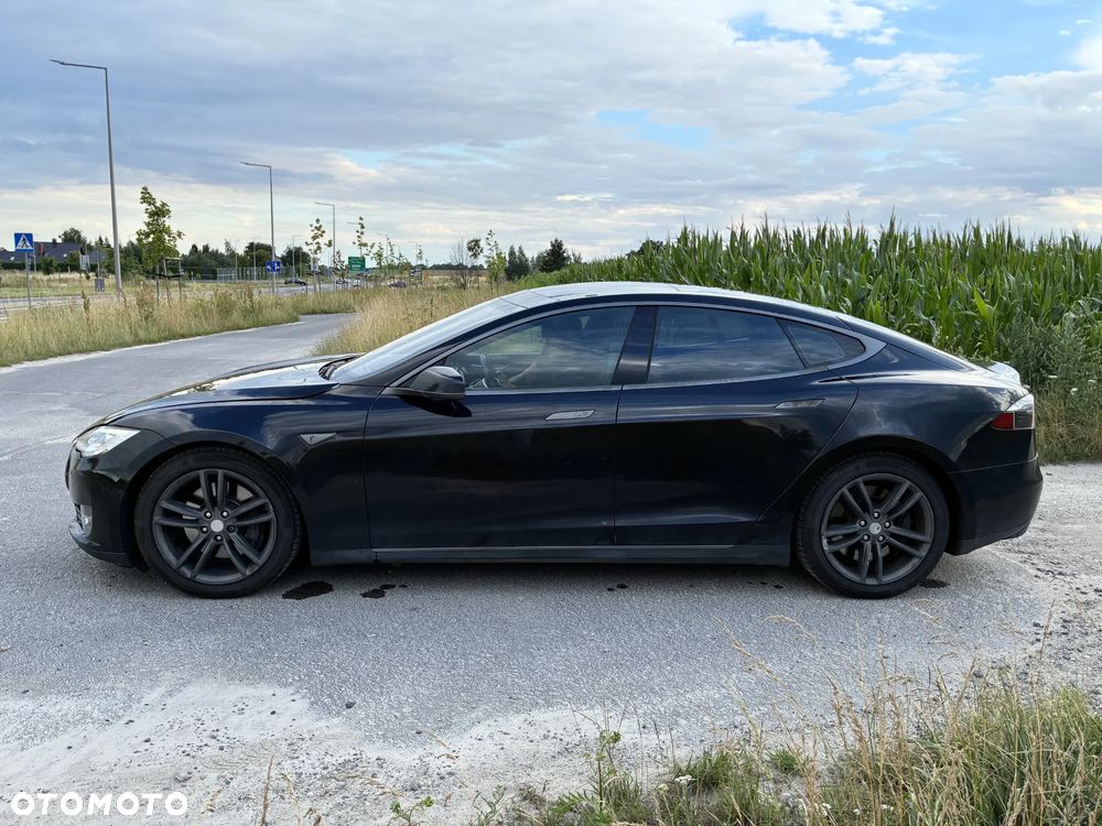 Tesla Model S 85 D - 7
