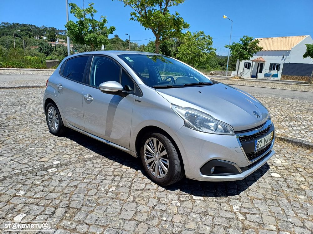 Peugeot 208 1.2 PureTech Signature - 1