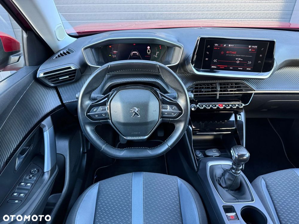 Peugeot 2008 1.2 Pure Tech Allure S&S - 17