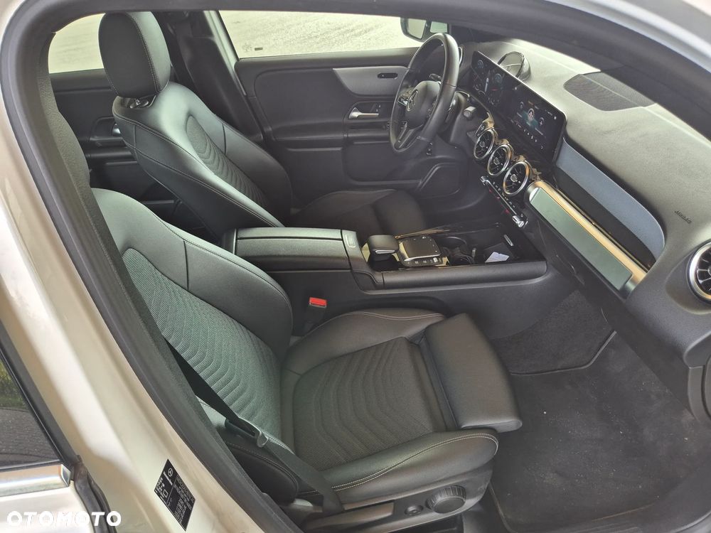 Mercedes-Benz GLB 200 7G-DCT - 24