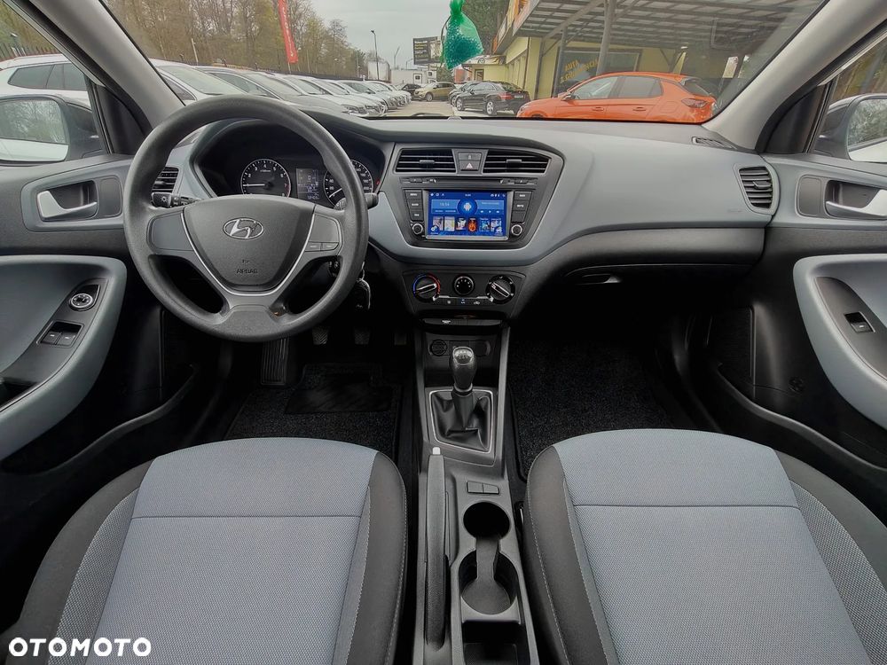 Hyundai i20 blue 1.2 - 9