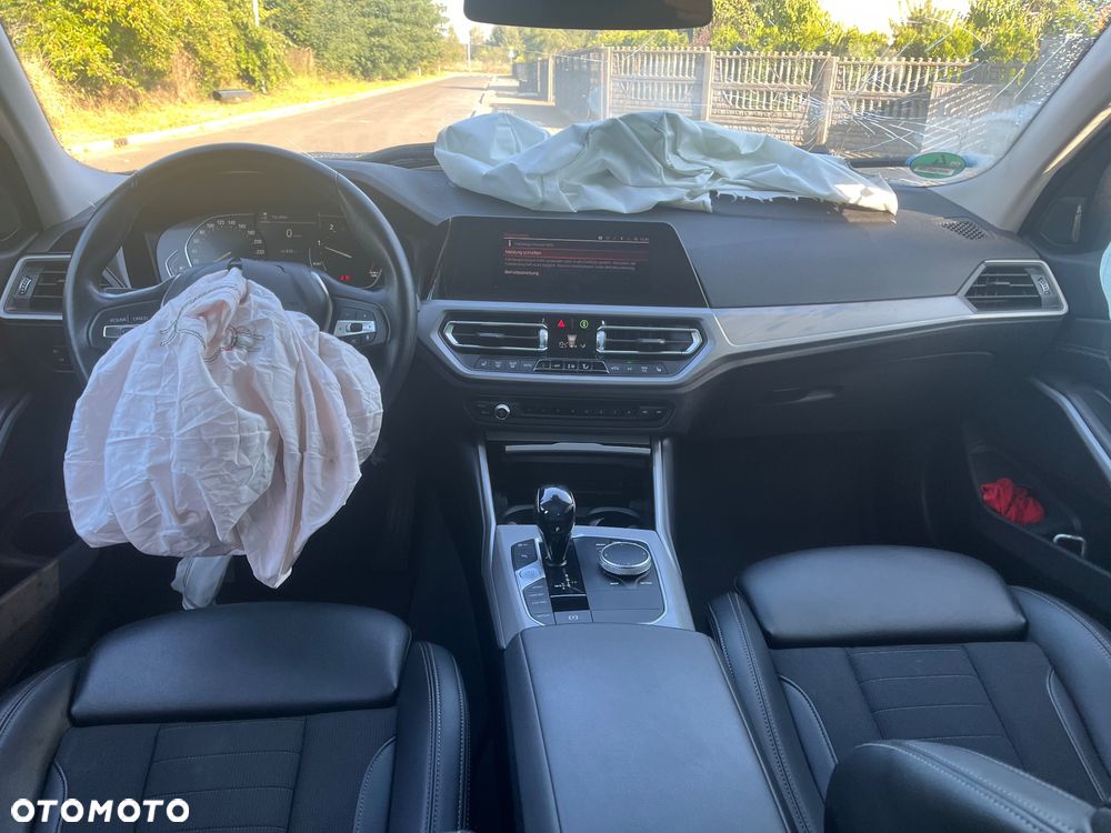BMW Seria 3 318d Touring Sport Line - 28