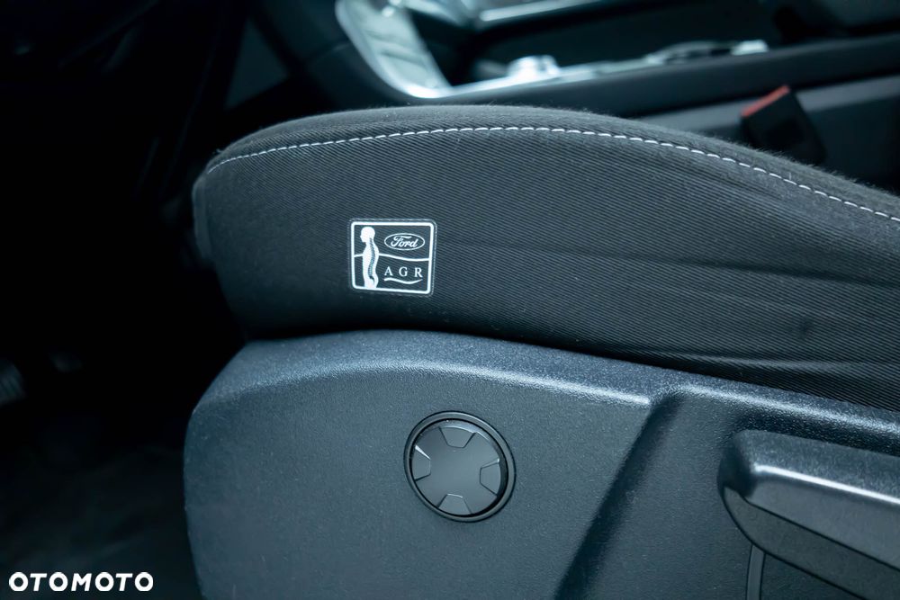 Ford S-Max 2.5 Duratec FHEV TITANIUM - 17