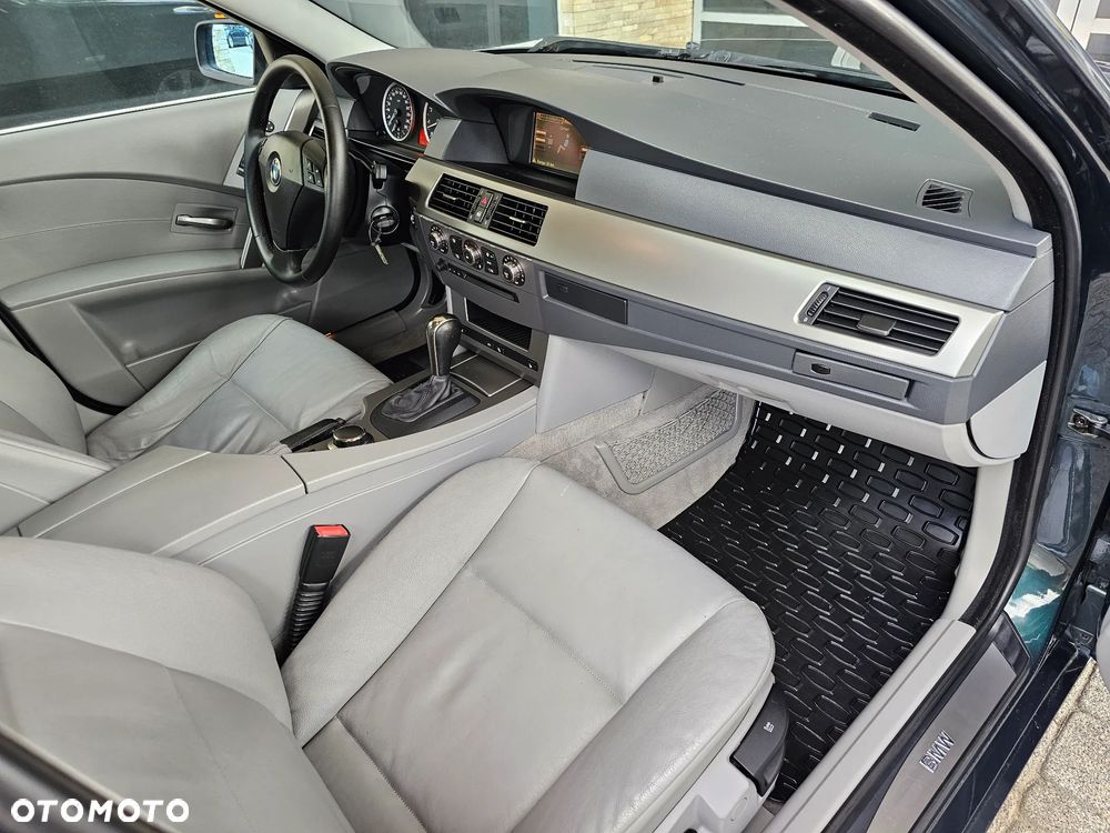 BMW Seria 5 530i - 23