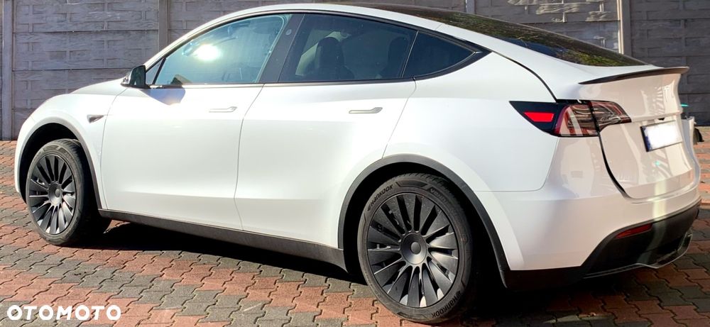 Tesla Y - 8