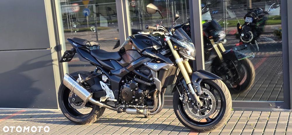 Suzuki GSR - 3