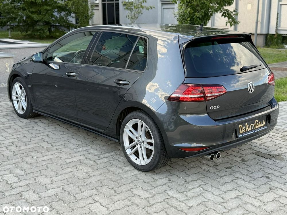 Volkswagen Golf - 8
