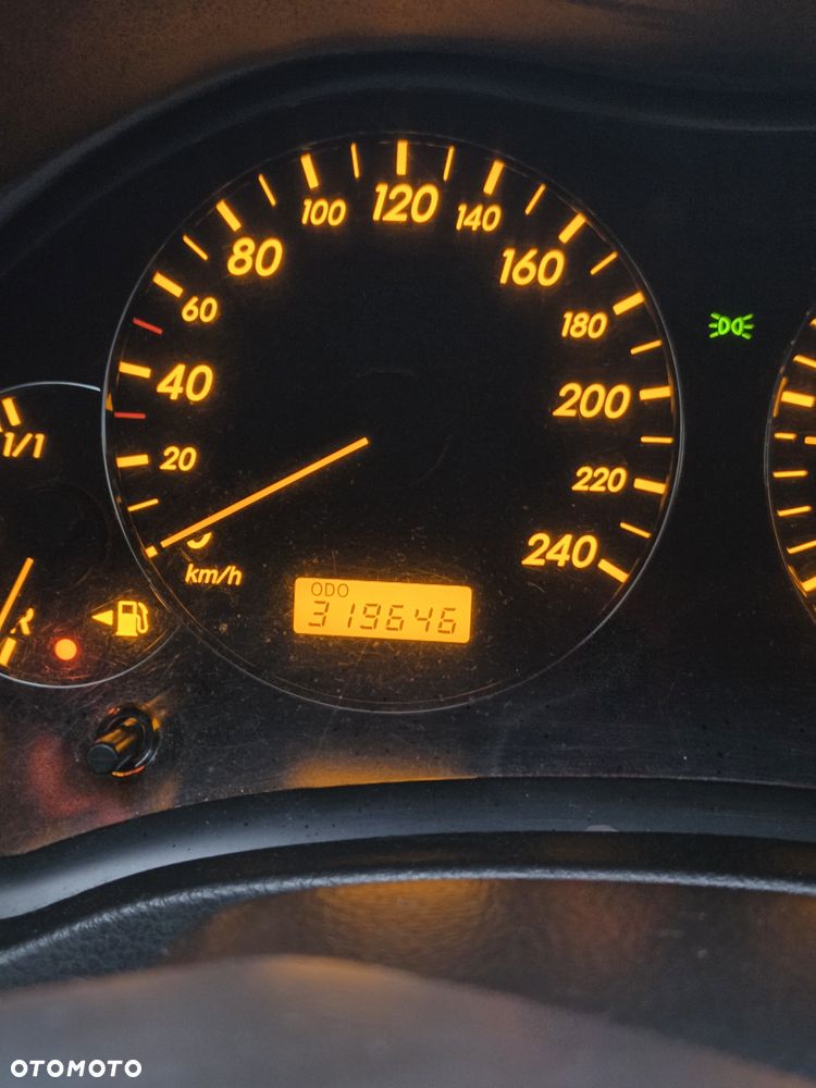 Toyota Avensis - 7