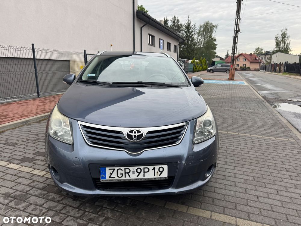 Toyota Avensis - 2
