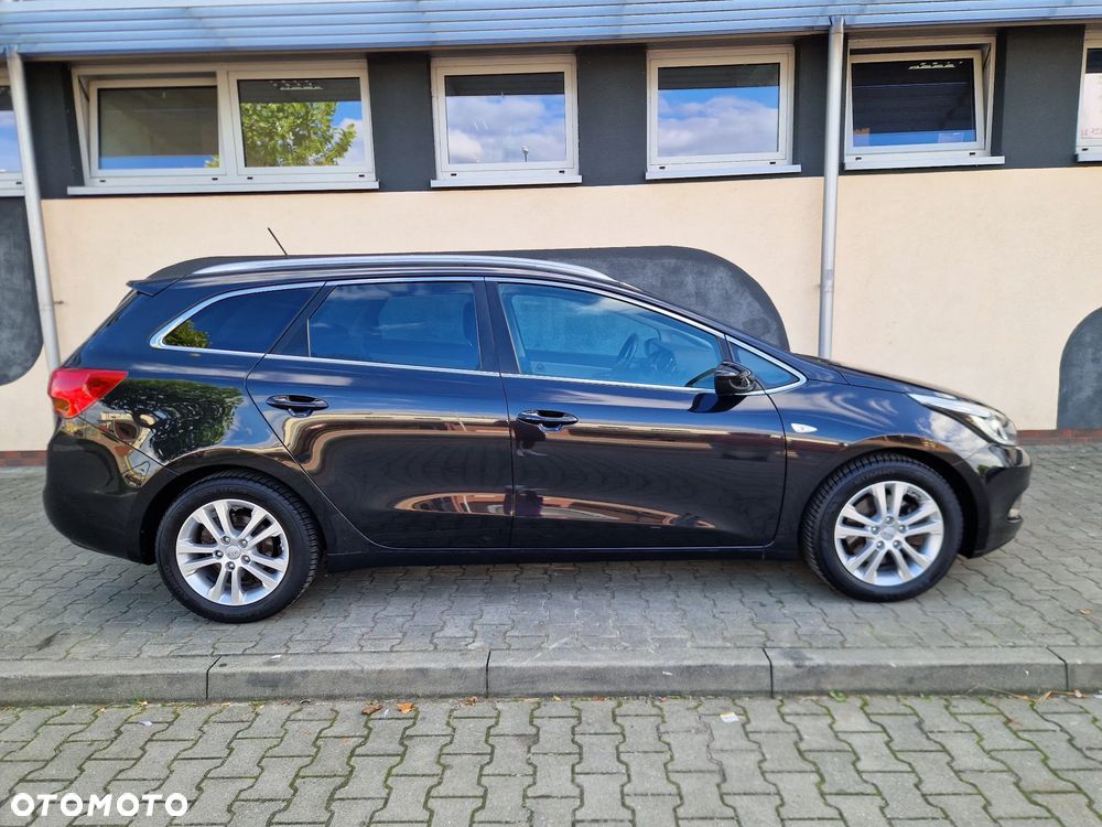 Kia Ceed 1.6 CRDi 128 Dream Team Edition - 4