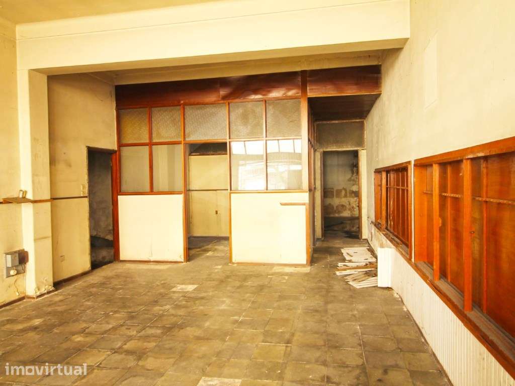 Casa de habitação e comércio em São João da Madeira - Grande imagem: 2/45