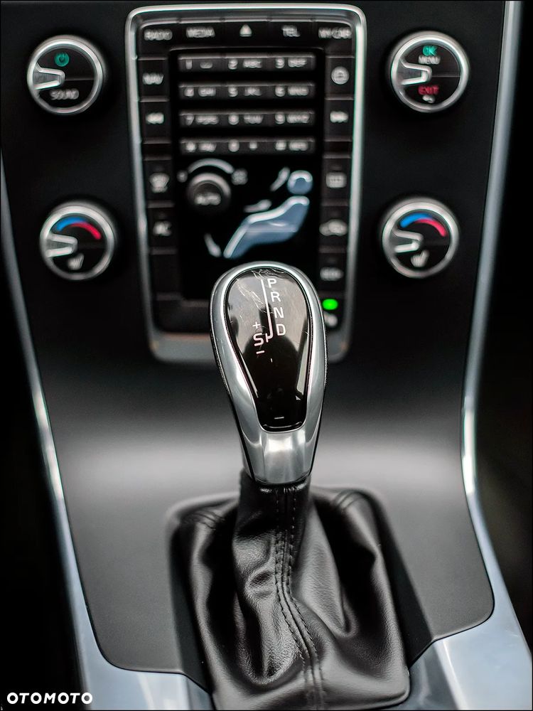 Volvo V60 Cross Country - 24