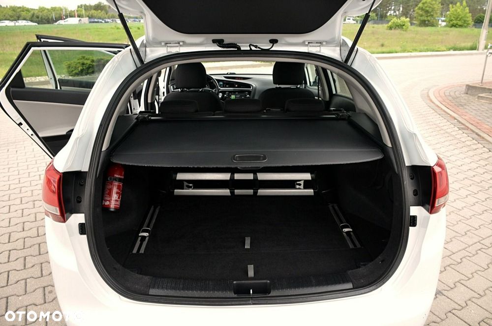 Kia Ceed - 28