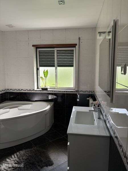 Moradia T4 Renovada com Garagem e Jardim- Excelente Oportunidade - Grande imagem: 5/10