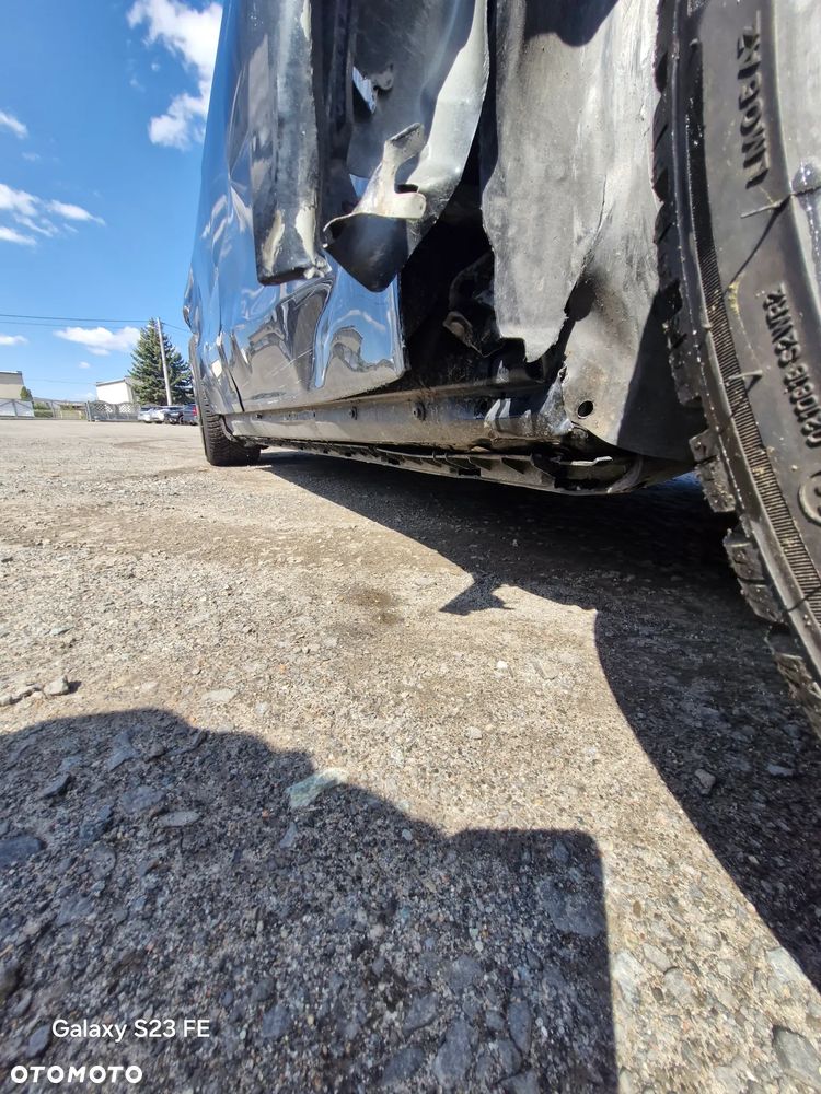 Tesla Model Y Performance Dual Motor AWD - 12