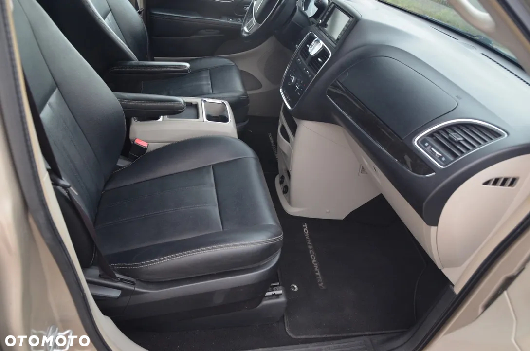 Chrysler Town & Country 3.6 Touring - 10