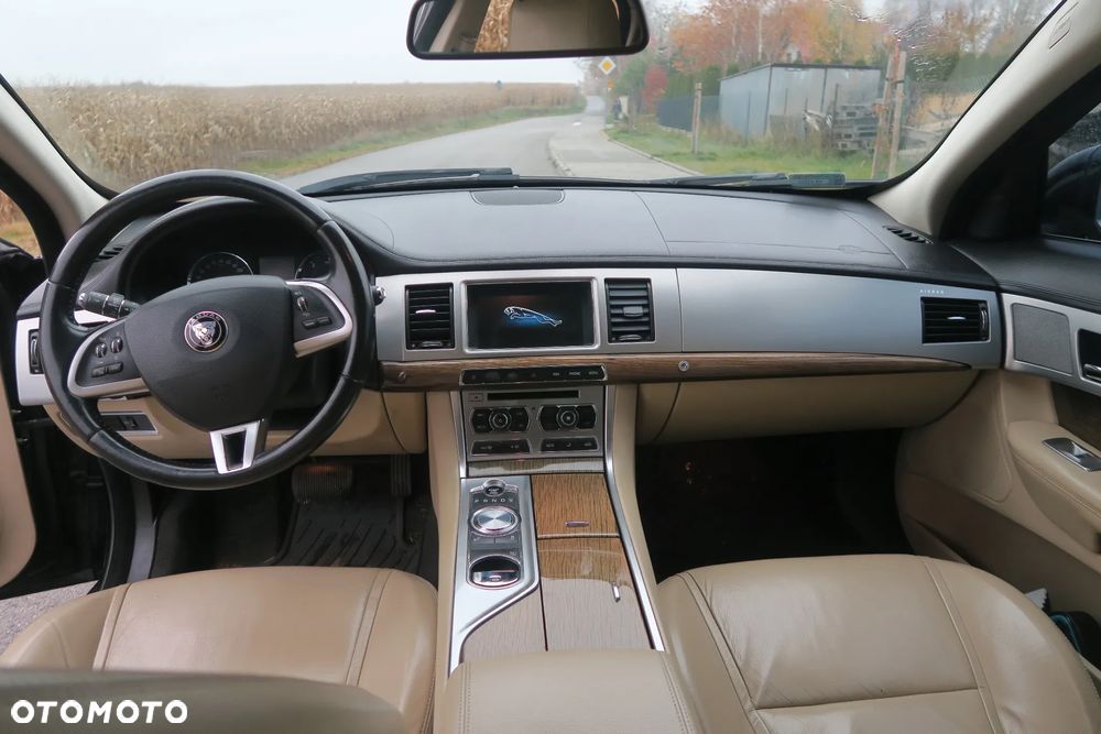 Jaguar XF 2.2 D Premium Luxury - 12