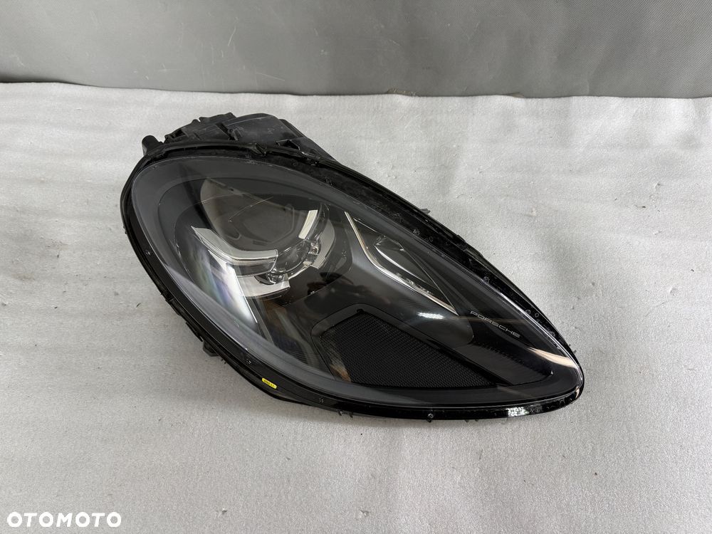 Lampa przednia prawa Porsche Macan (95B) 95B941010AP - 2