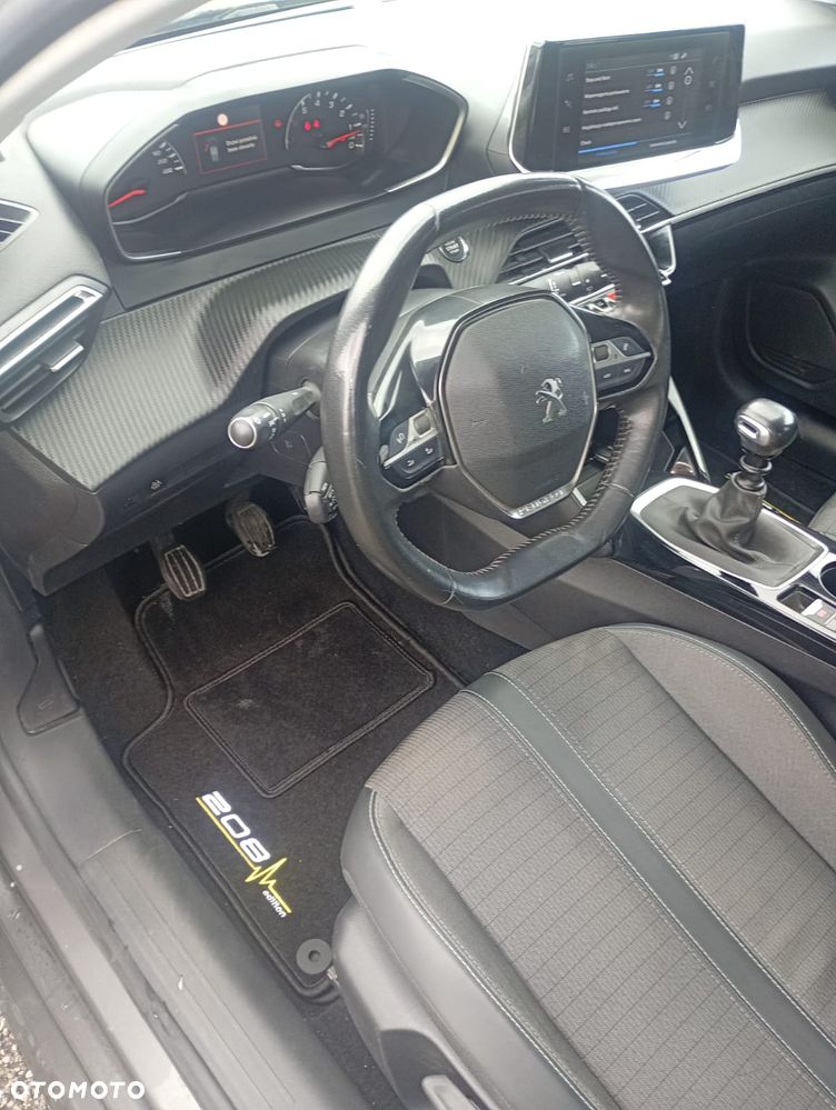 Peugeot 208 - 11