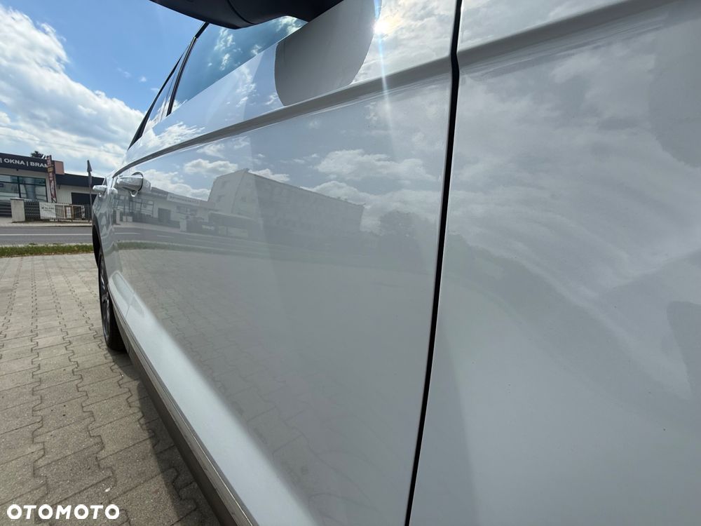 Volkswagen T-Roc 2.0 TDI SCR 4MOTION DSG R-Line - 36
