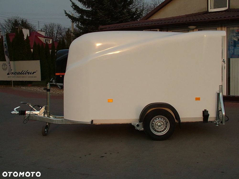 Debon Przyczepa zabudowana poliestrowa Debon Cheval Liberte - 8