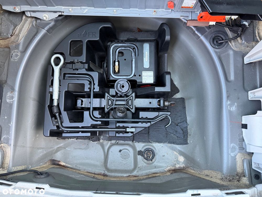 Toyota Prius (Hybrid) Executive - 26