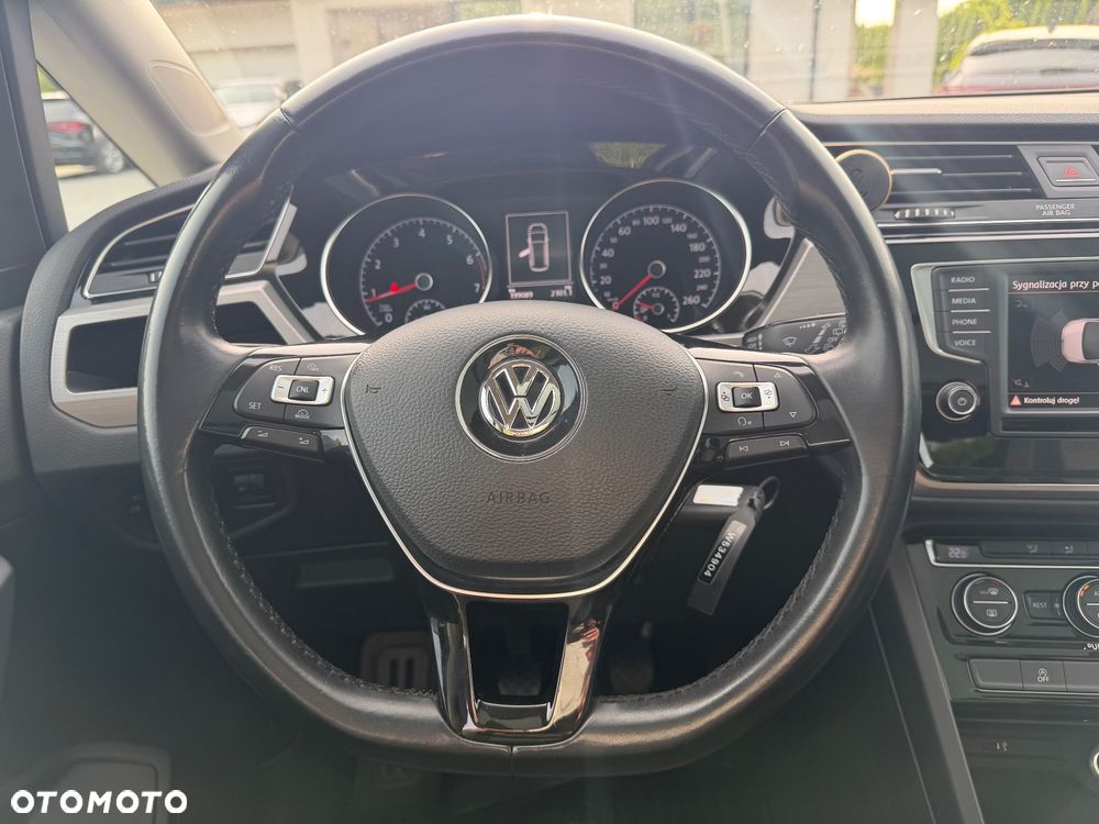 Volkswagen Touran - 22