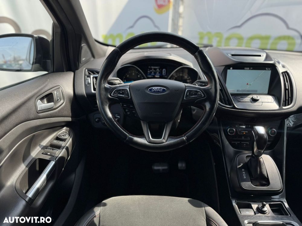 Ford Kuga 2.0 TDCi 4WD Powershift ST-Line - 36