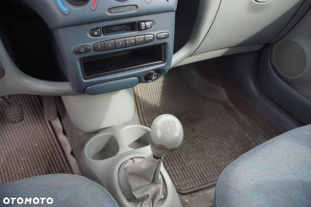 Auto na części - Toyota Yaris I 5D HB 1.0 VVTi 68 KM 1SZ-FE MTM 199 2001R Silnik Skrzynia Zderzak Maska Klapa Drzwi Szyba Klamka Deska Kokpit Sterownik Moduł Wyświetlacz - 12