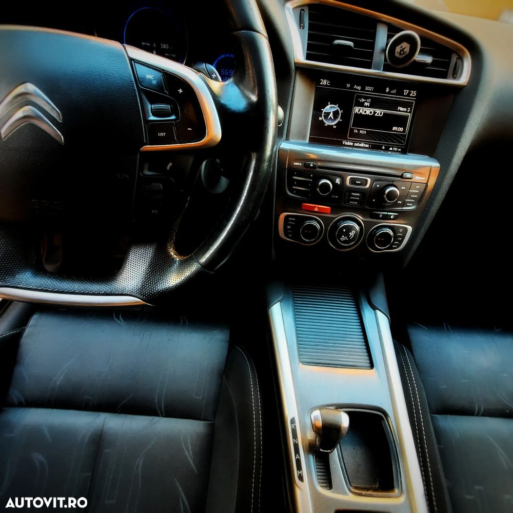 Citroën C4 1.6 e-HDi FAP Exclusive - 1