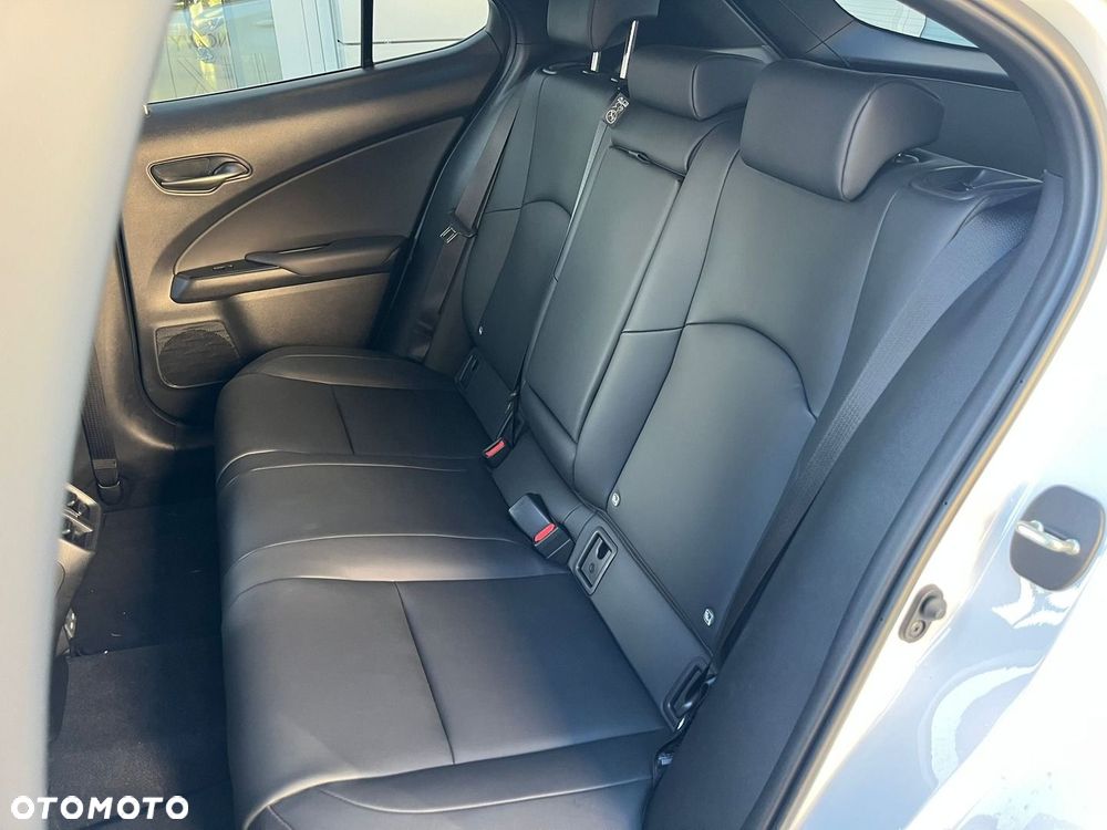 Lexus UX 300h F Sport Design - 7