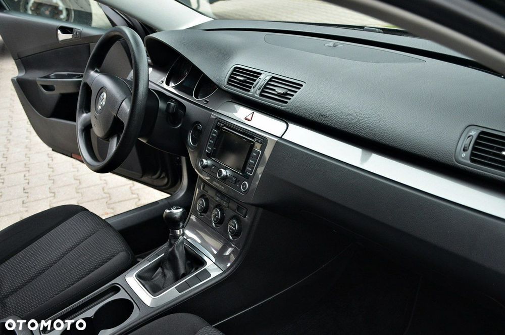 Volkswagen Passat - 19