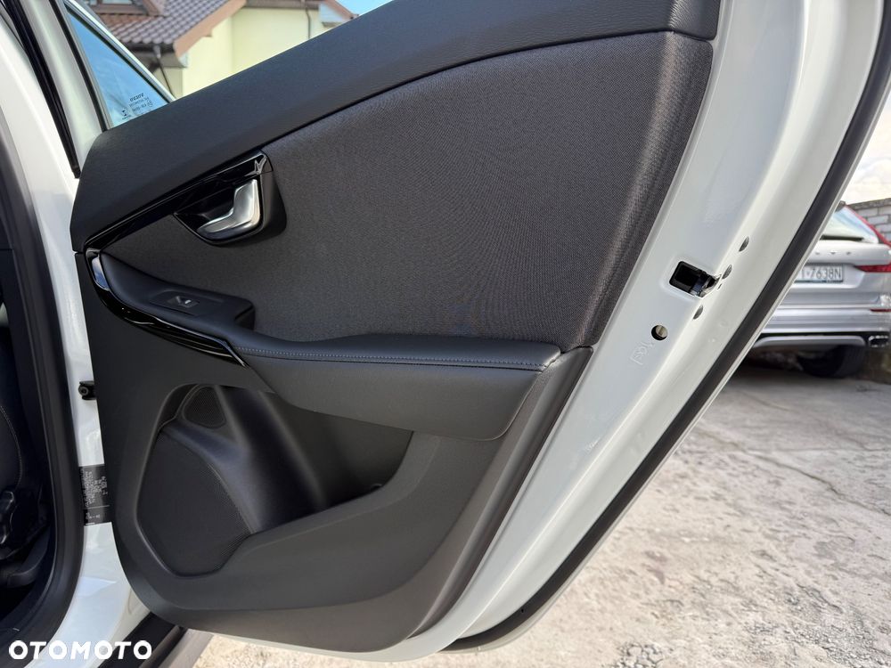 Volvo V40 Cross Country T3 Geartronic Momentum - 29