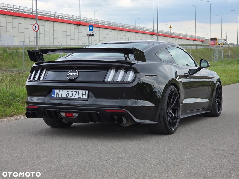 Ford Mustang - 1