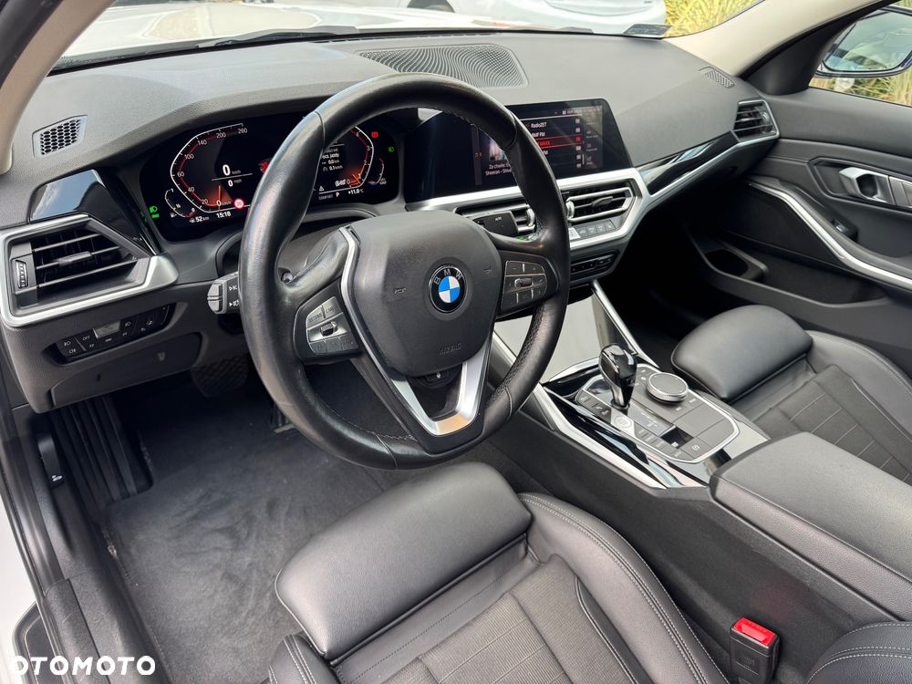 BMW Seria 3 320i xDrive Advantage sport - 19