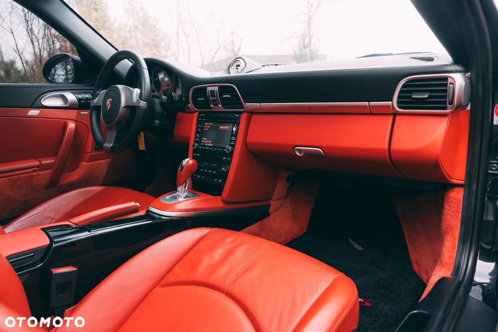 Porsche 911 Carrera 4S PDK - 23