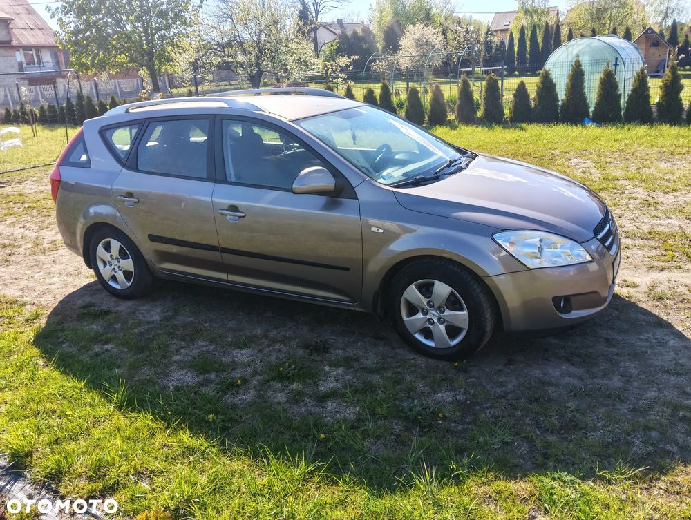 Kia Ceed 1.6 Crdi Comfort - 1
