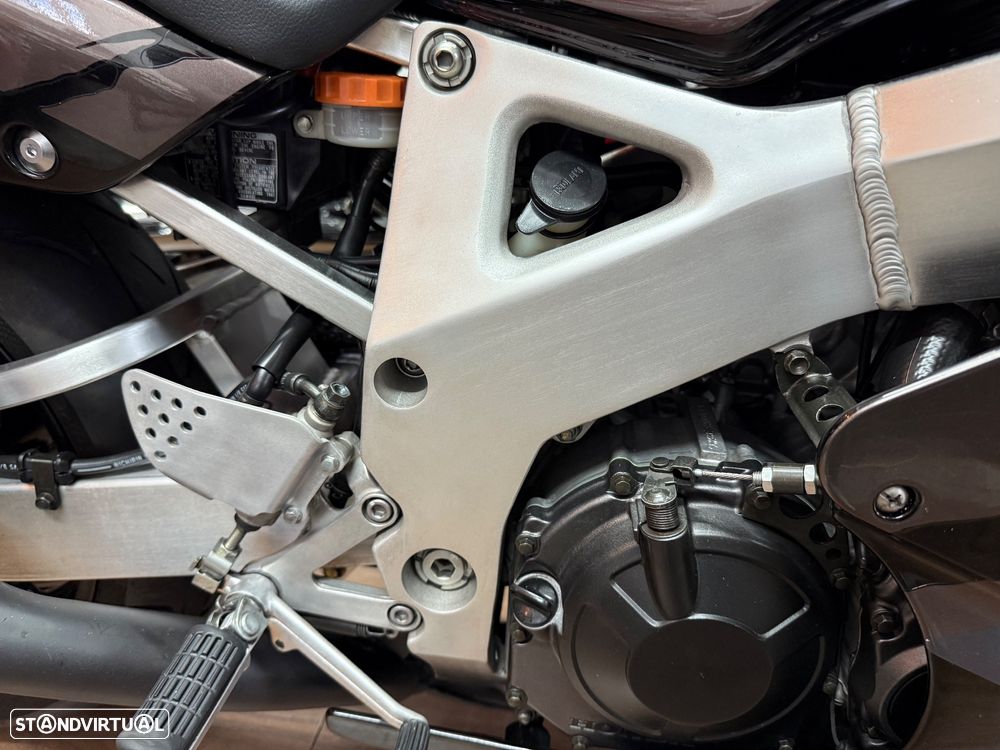 Honda CBR 900 RR - 26