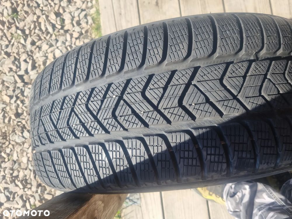 Opona PIRELLI WINTER SCORPION A0,ELECT 255/50R19 103T 2024r.1X7mm bdb stan - 1