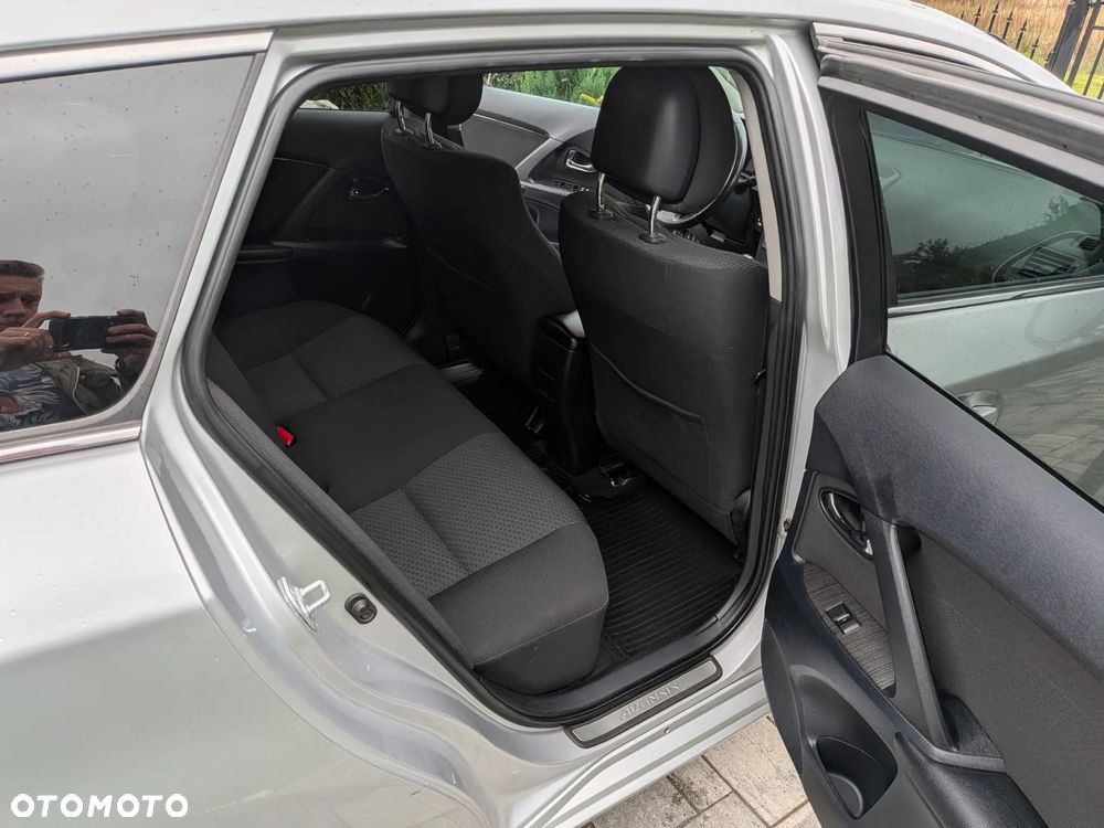 Toyota Avensis 2.2 D-CAT 2010 - 11