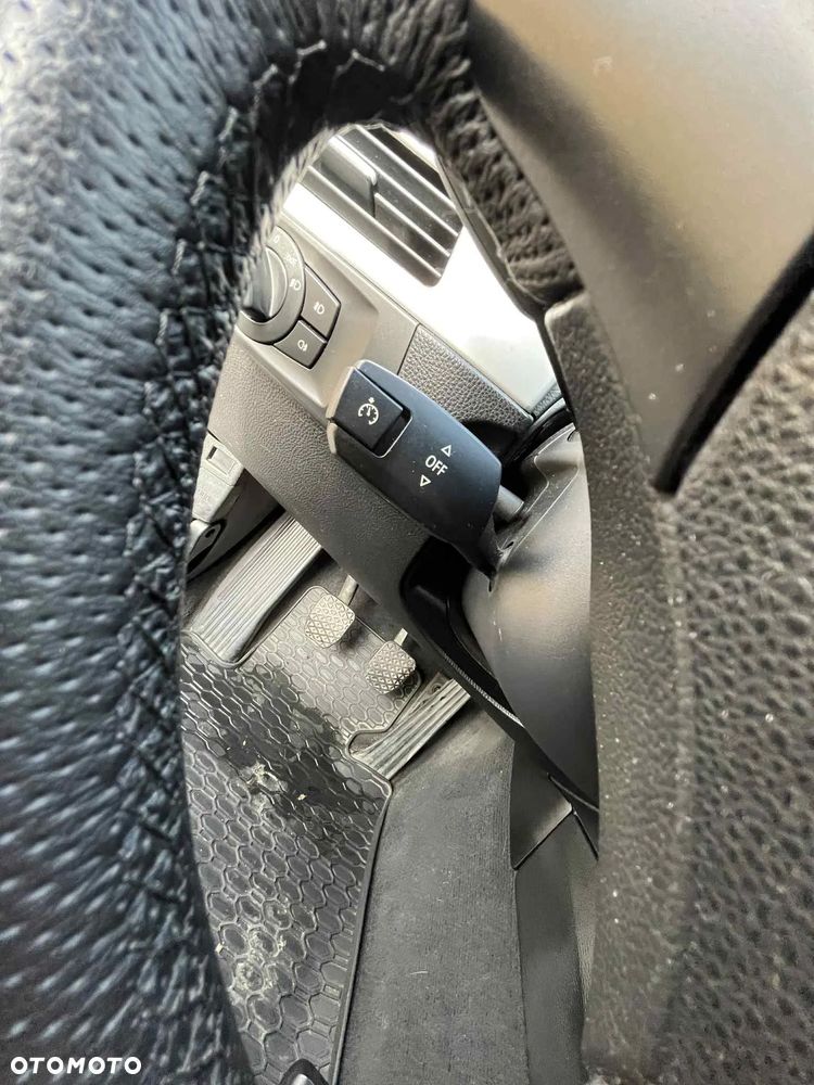 BMW Seria 3 318d - 23