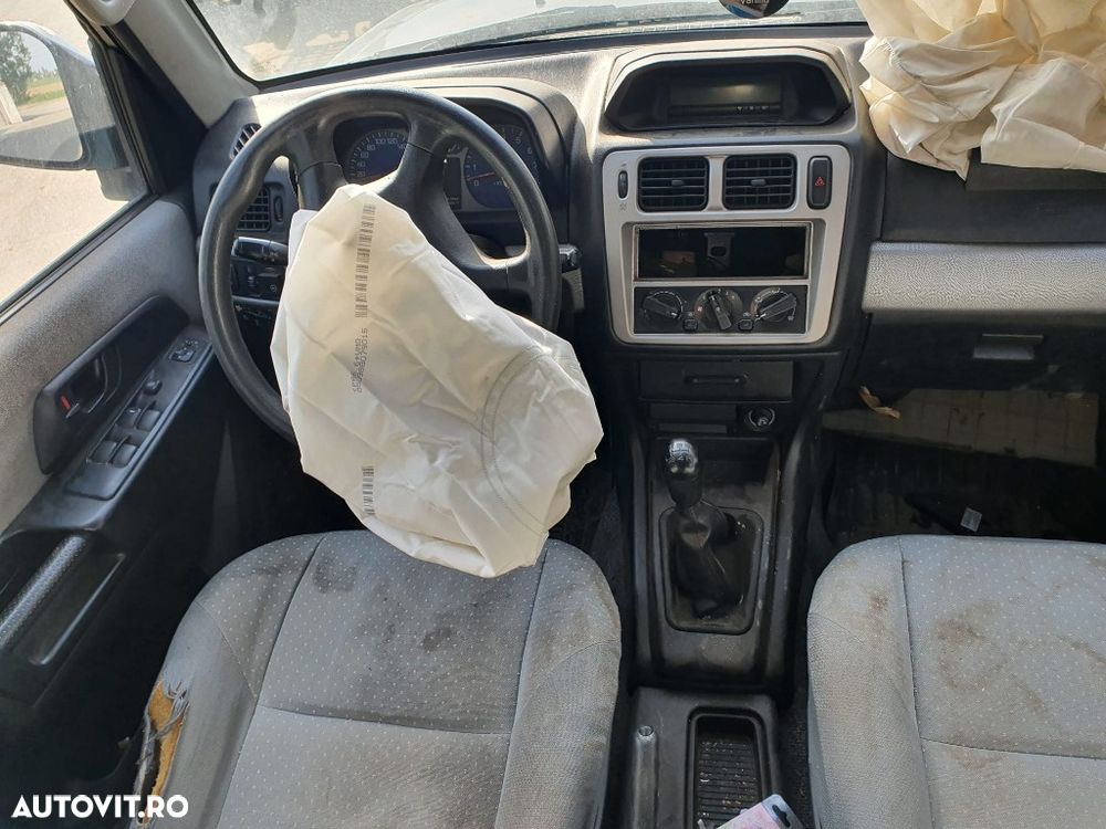 bara spate capota portbagaj haion mocheta rulou oglinda stanga dreapta Mitsubishi Pajero Pinin motor 1.8 benzina dezmembrez - 6