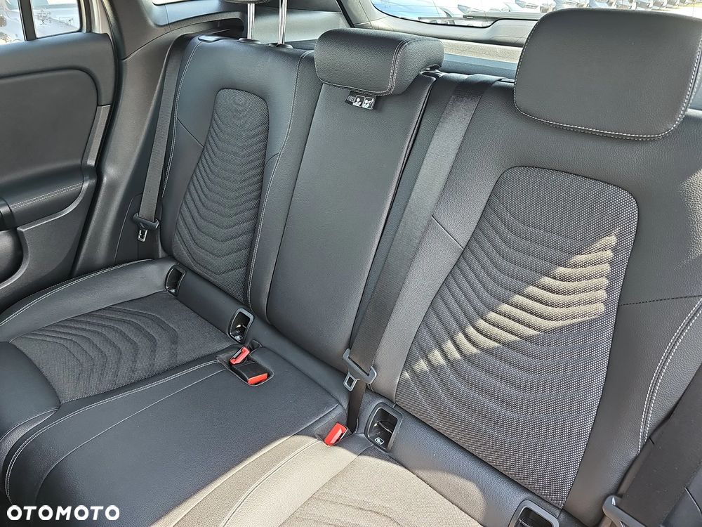 Mercedes-Benz GLA 200 Style - 12