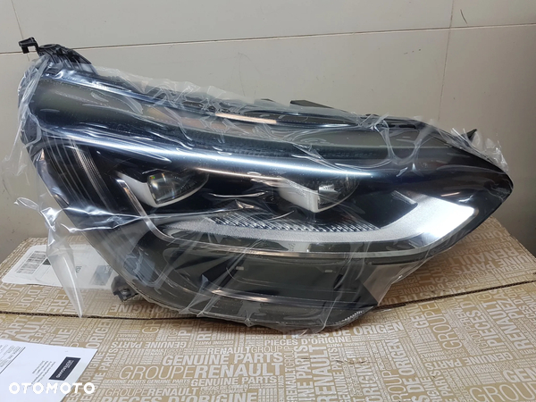 RENAULT MEGANE IV 16- LAMPA PRAWA PRZEDNIA